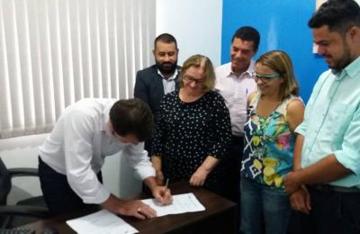 Prefeito Euclides Paix&atilde;o prestigia posse da diretora administrativa-financeira do Hospital Samuel Greve 