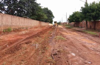 Secretaria de Obras patrola ruas do bairro Morumbi