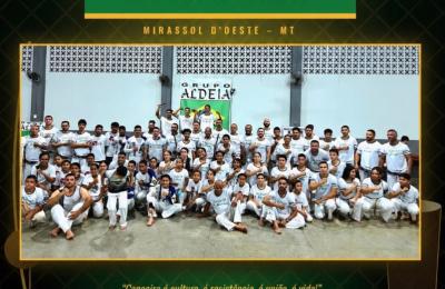 Grupo Aldeia de Bambas apresentou capoeira na Pra&ccedil;a do Rotary