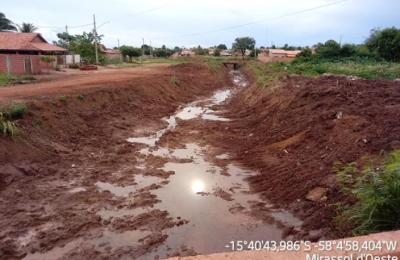 Limpeza das margens do c&oacute;rrego do Andr&eacute;.