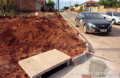 Constru&ccedil;&atilde;o de sarjeta boca de lobo bairro arco iris.