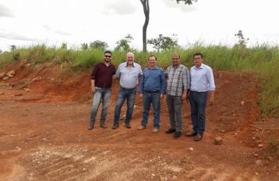 Prefeito de Mirassol D Oeste acompanha membros da Funasa e Instituto Polit&eacute;cnico de Mil&atilde;o at&eacute; o aterro sanit&aacute;r